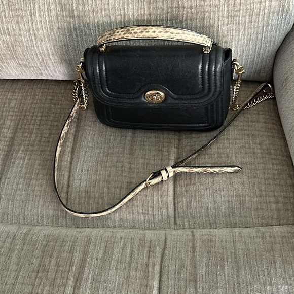 Coach , black, soft leather bag with Marley top and strap - Picture 14 of 15